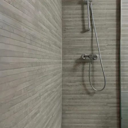 Sunny 1-bedroom - Staysbydais Apartman