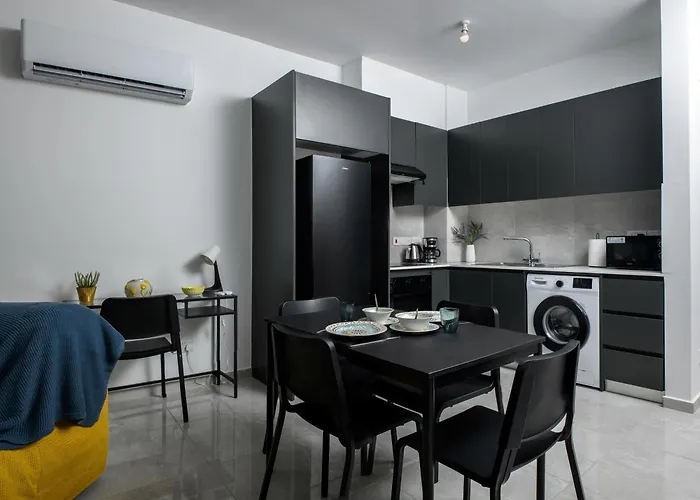 Sunny 1-bedroom - Staysbydais Apartament *
